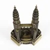 Figuras decorativas Objetos criativos decoração de ferro retro criativo Bronze Malaysia Petronas Towers mundialmente famosos mini artesanato em miniaturas Prese Prese