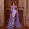 Purple One épaule Robes de bal sexy Crystal perle du haut côté fendu ruine en satin tulle arabe Dubaï Femelles de soirée avec cape sirène