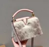 Luis Vuittons Quality Evening Mink lvse épaule capuccines Sac LouiseHandbag Handbags Fur Classic Womens Crossbody Bag S Designers Sacs Animal Skin