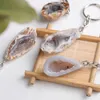 Keychains 1pc Natural Crystal Agate Geode Keychain Key Rings Original Druzy Half Stone Lycka till förmögenhetsförmögenhet charm hänge