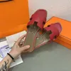 Oranje merkslippers dames strandschoenen met dikke hak top lederen designer schoenen brief sandalen gelei kleur dia's nieuwe mode hoge hakken outdoor antislip zwembadschoenen