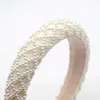 Hårklämmor Barrettes Jolorym smycken Kvinnor Vit Pearl Trendy Barock huvudbonad svamp Crown Hairband Accessory 3cm bred pannband FG-Y-01