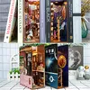 Objetos decorativos Figuras DIY Livro Nook Inserir Bookend Dollhouse Decorações de casas Kit Building Kit Toys de estante de madeira para crianças 230201