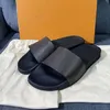 pantuflas pantuflas Chanclas Zapatillas de espuma Sandalias de goma Nuevo para hombres Mujeres Piel de vaca Zapatillas suaves Sandalias de playa Zapatos casuales de lujo marrón negro