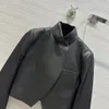 Kvinnors läderfaux designer Milan Runway Coats 2023 Nya vårjackor Laple Neck Lång ärmmärke samma stil Ytterkläder Q90s