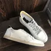 New Season Golden Ball Star Sneakers Sport Casual Shoes Classic Do Old Dirty Fashion Men Femmes Super Star White White Le cuir Qualité Luxury