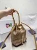 2023 designer Nouveau triangle inversé scintillant industrie lourde plein diamant cordon seau sac unique épaule mode messager main femme