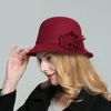 Berretti 2023 signore inverno vintage elegante tinta unita fiore di lana feltro cappelli a bombetta cloche berretto a secchiello