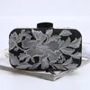 Kvällspåsar 2023 Vintage Flower broderi Guldsilverfärg för kvinnor Retro Trendiga festkopplingar Dam Daily Purses