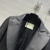 Kvinnors läderfaux designer Milan Runway Coats 2023 Nya vårjackor Laple Neck Lång ärmmärke samma stil Ytterkläder Q90s