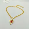 2023 Luxury Quality Charm Heart Shape Pendant Halsband med röd och vit färgdrop örhänge i 18K guldpläterad har stämpelbox PS7232F