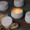 Itens de novidade 4 oz de jarra de lata de vela redonda branca com tampas de latas de metal feitas à mão para DIY Making 5 Color Candy Storage 2302022573