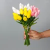 الزهور الزخرفية 9pcs pu tulip bunch لمسة حقيقية الديكور الاصطناعي المنزل غرفة المعيشة الحلي الزفاف باقة الزفاف