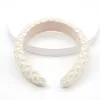 Hårklämmor Barrettes Jolorym smycken Kvinnor Vit Pearl Trendy Barock huvudbonad svamp Crown Hairband Accessory 3cm bred pannband FG-Y-01