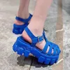 Praia tecer mulheres sandálias de sola plana de plástico recortes grossos fivela de metal plataforma sandalias verão à beira-mar sapatos de férias 2024 135