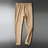 Pantaloni da uomo Moda Autunno e Inverno Plus Ispessimento del velluto Strisce laterali kaki Sport casuali con outfit alla moda 230202