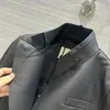 Kvinnors läderfaux designer Milan Runway Coats 2023 Nya vårjackor Laple Neck Lång ärmmärke samma stil Ytterkläder Q90s