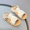 Pojkar romerska sandaler 2023 sommar nya barn skor mode mjuka sulor vintage liten flicka enkel fransk stil fast färg unisex sko