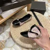 Chanells Fashion Patent Paris Channel Chanelsiness Stretch Ballet Flats Chaussures en cuir Black Cap Toe Tweed Wofers Mandons décontractés Sneakers Designer Shoe Wedding