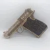 Kvällspåsar pistolkristallkoppling handväska design pistolform silver/guld/champagne 13 färger diamantkopplingar handbagsvarning