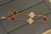 2022 Luxus s￼￟er Klee Designer Charm Armb￤nder f￼r Frauen 18k Gold Silber Schwarz Wei￟ Rotgr￼n Marke Blume Liebe Armband Schmuck Geschenk