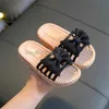 Nuevas sandalias de verano para niñas, toboganes, playa, volantes plisados, princesa, dulces zapatillas para niños, baño, natación, zapatos para interiores y exteriores 0203