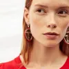 Kolczyki Dangle żyrandol marka biżuteria Najwyższa jakość unikalna metalowa złota ton pusta twarz dziewczyny 2023 vintage streszczenie dla kobiet b