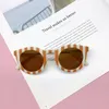 Enfants Lunettes De Soleil Rétro Enfants Lunettes De Soleil Plaid Rayé Filles Lunettes Garçons Plage Lunettes D'été Enfants Accessoires 5 Couleurs En Gros DW6831