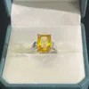 Anello solitario Cellity Classic Argento 925 Gioielli per donne di fascino con pietre preziose gialle rettangolari Festa di nozze Regalo all'ingrosso taglia 6-10 Y2302