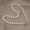 Kedjor naturligt sötvatten pärlhalsband runda pärlor hjärtformat spänne för kvinna handgjorda engagemang bröllop smycken gåva
