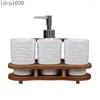 Ensemble d'accessoires de bain Accessoires de salle de bain Bouteille de lotion à motif de vague en céramique blanche Tasse de rince-bouche avec cadre en bambou Stockage Fournitures simples
