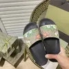 Designer gummibilder tofflor Italien kvinnor män sandaler strand slip på platt vintage blommor plattform skor flip flops randiga dubbla g scuffs mules 35-45