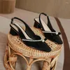 Sandaler 2023 Style Baotou Kvinnor Summer High-Heeled Square Toe Straps Pearl Fairy Thick Heel Shoes For Women