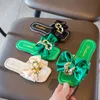 Slipper Bow Big Flower Hausschuhe Sommer Neue Mädchen mittleren Alters tragen Flip-Flops mit flachem Boden Strandschuhe Hausschuhe Kinder 0203