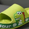 Slipper Children Cartoon Dinosaur fofo PVA Home Selppers Criança bebê Baby Soft Indoor não deslize Sapatos de banheiro Pantufla 0203