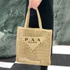 mode Luxe Designer sacs de plage fourre-tout Shopping Triangle été Raphia sacs à main vacances hommes femmes Paille toile classique sac cross Body portefeuilles embrayage Sac à bandoulière