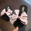 Zapatilla Novedad de verano, chanclas antideslizantes para niños, zapatos de playa a la moda para niñas, sandalias con pinzas, zapatillas de flores para mujer, ropa para mujer 0203