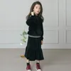 Kledingsets 4 tot 16 jaar Kinderen Tiener Big Girls Black Velours Lange mouw Blouse met Fishtail Flare Rok 2 stuks Set Velvet kleding 230203