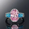 Anello solitario New Trendy Luxury Cubic Zirconia per donna Cristallo colorato / Rosa / Giallo / Blu CZ 2022 Wedding Engagement Band Jewelry Y2302