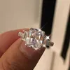 Solitaire ring Transparante vierkante kubieke zirkonia -ringen voor vrouwen eenvoudige stijlvolle feestbureaus jubileum liefde cadeau mode juwelen y2302