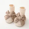 Första vandrare Prewalker Baby Shoes Girl Princess Style Bowknot Strumpor Home Born Crib Boots Moccasins Toddler