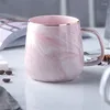 Tazze Tazza da caffè con motivo in marmo di lusso Creativo placcato in oro con manico Tazza da tè in ceramica al latte mattutino Regalo per coppia grigio rosa