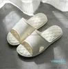 2022 Novas sandálias de verão Sapatos de praia Moda Mulher Sandálias Ladies Sapatos planos deslizam em Sandles Sandalias