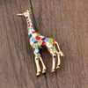 Broche girafe peinte Collier en V pour femme Boucle anti-lumière Goupille Fixation des vêtements