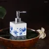 Badtillbehör Set Blue and White Ceramic Badrum Fem stycken tvättuppsättningar tandborstehållare munvatten kopp lotion flaskan tvålrätt