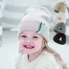 Basker barn beanie hatt barn baby hattar ren färg tecknad etikett akryl män och kvinnor 0 till 3 år gamla