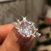 Solitaire ring Transparante vierkante kubieke zirkonia -ringen voor vrouwen eenvoudige stijlvolle feestbureaus jubileum liefde cadeau mode juwelen y2302