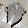 2023 春シルクショール女性スカーフヒジャブネックスカーフラップ女性ファッションヒョウ柄正方形スカーフバンダナヘッドバンドハンカチ 110 × 110 センチメートル