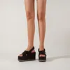 Sandálias 2023 Cueda de verão Ceda grossa Chegada de estoque ao ar livre Sapatos de plataforma de camurça retro feminina