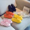 2023 Girls Fashion Beach Boys Summer Sandals Baby Toddler Little Big Kids Slip-On Foam Children Lightweight Stängda Toe Shoes